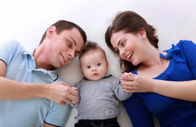 اوتیسم از پدر به ارث میرسد یا از مادر؟ تاثیر ژنتیک چیست؟